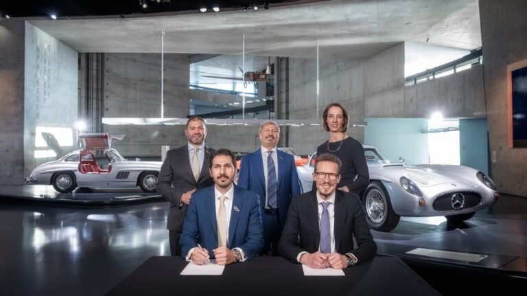 جانب من توقيع الاتفاقية